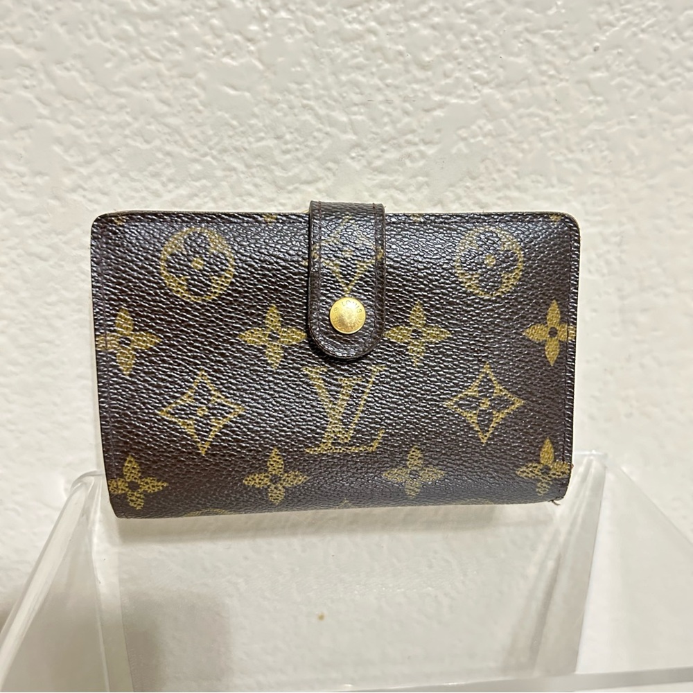 Louis Vuitton kisslock wallet